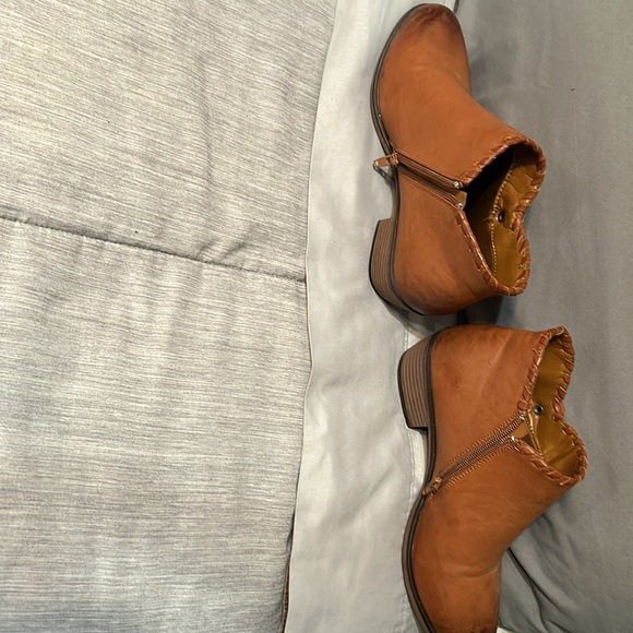 Women’s Booties size 6.5 - Picture 6 of 9